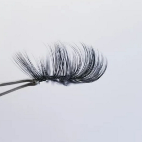 8 pairs of Mink Lashes - Picture 3 of 9